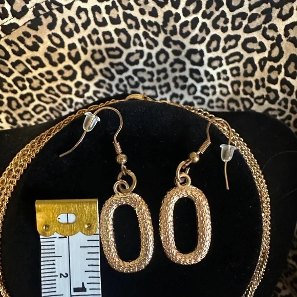 Gold Fashion Necklace w/Earrings - Picture 7 of 7